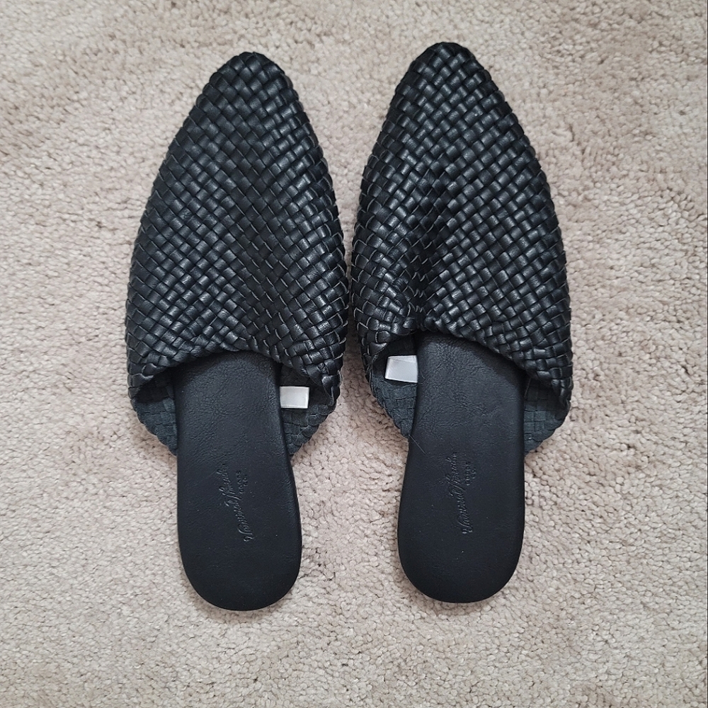 Black Sandels Universal Thread